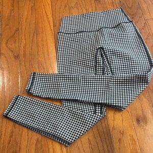 Abercrombie Black and White Houndstooth leggings